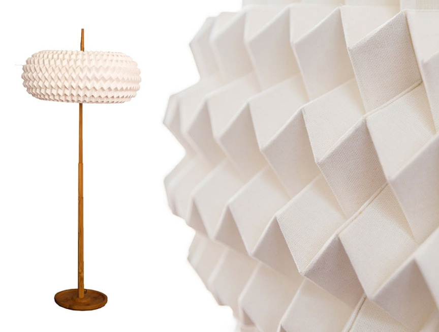 DIVA LIGHT Lampada capolavoro di Origami realizzato a mano utilizzando lino naturale accoppiato base e asta in Teak cerato e tornito manualmente Serie Feel Good Mobili Bagno Cipí