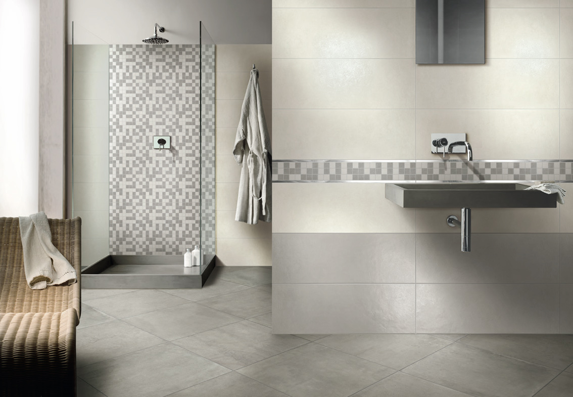 Wall: Bianco 25x75 / Grigio 25x75 / Metal Liner 1x75 / Cold Mosaico 29,5x29,5 Serie Materia Rivestimento Arpa Ceramiche Piastrelle & Mosaici