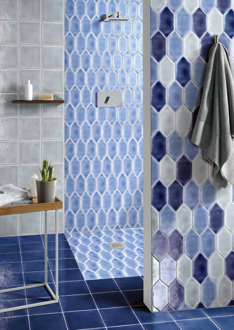 Wall: Cotto Glicine 20x20 / Losanga 10x20 + Cotto Blu Oceano Losanga 10x20 + Cotto Lavanda Losanga 10x20 Floor: Cotto Blu Oceano 20x20 Serie I Cotti Fatti a Mano Cerasarda Piastrelle & Mosaici