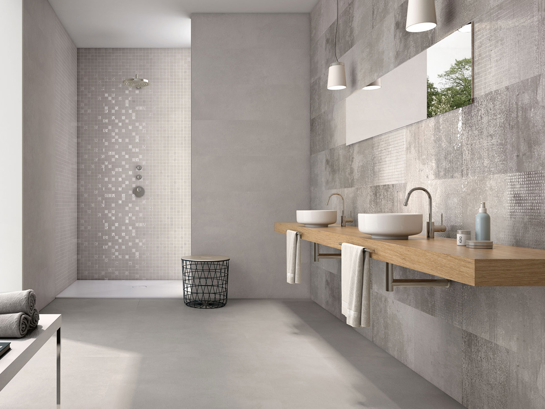 Grey 29x100 Rett. + Decor Mistery Grey 29x100 Rett. + Mosaico Neutral Grey 31,6x31,6 Rivestimento Pasta Bianca Neutral Serie Effetto Pietra Ibero Porcelánico Piastrelle & Mosaici