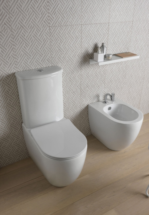 LIKE serie Sanitari Monoblocco colore Bianco Lucido Senza brida con sistema di scarico Smart Clean Gsg Ceramiche