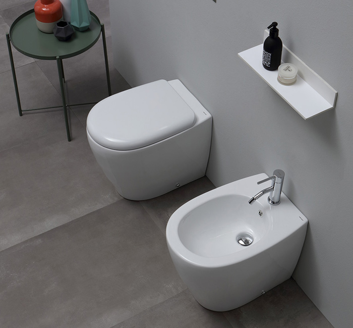 Round 51 serie Sanitari a Terra colore Bianco Lucido Nero Ceramica